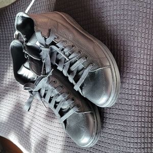 Hightop Skeches size 6.5 in boys in black